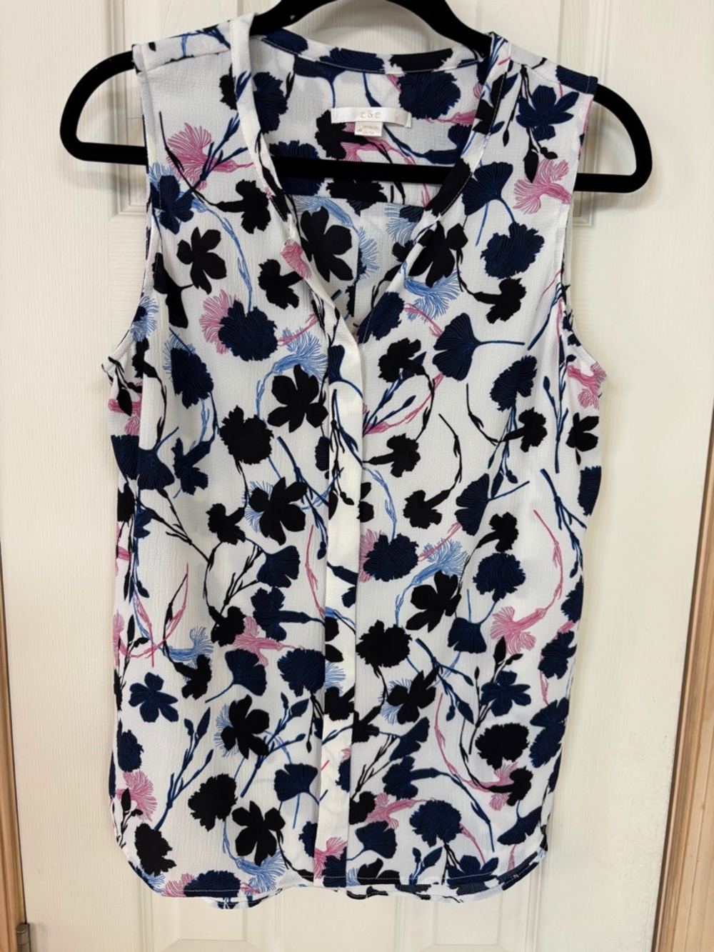 c&e Womens Floral Sleveless top size M